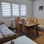 2 Bdr Family In - Free Parking