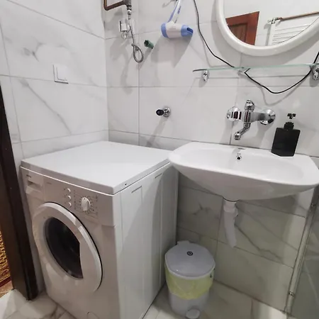 2 Bdr Family In - Free Parking *