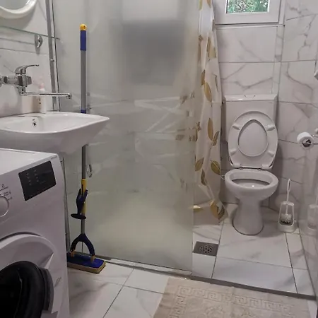 2 Bdr Family In - Free Parking